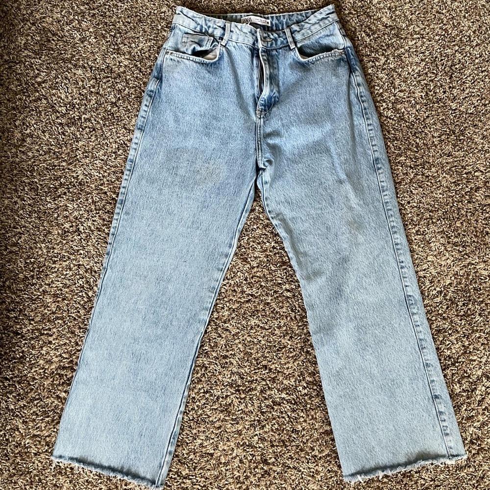 STRAIGHT LEG JEANS